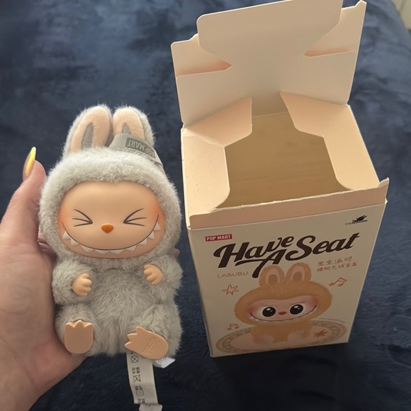 Labubu (HeHe) - Picture 5 of 5